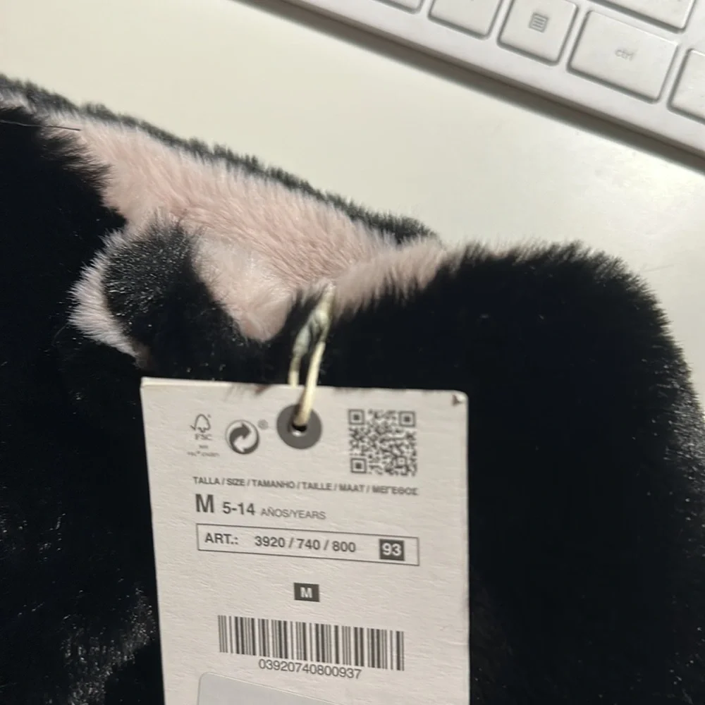 NWT. Zara Kids Black/Pink Faux Fur Neck Warmer. One Size.